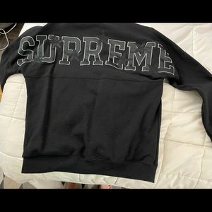 Supreme stars black crew neck